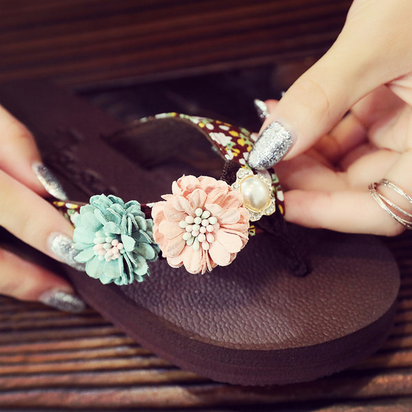 Gyerekpapucs textilpánttal az ujjakon keresztül