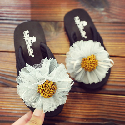 Ежедневни момичешки чехли с 3D елемент