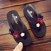 Alkalmi gyerekpapucs 3D elemmel - a lábujjakon keresztül