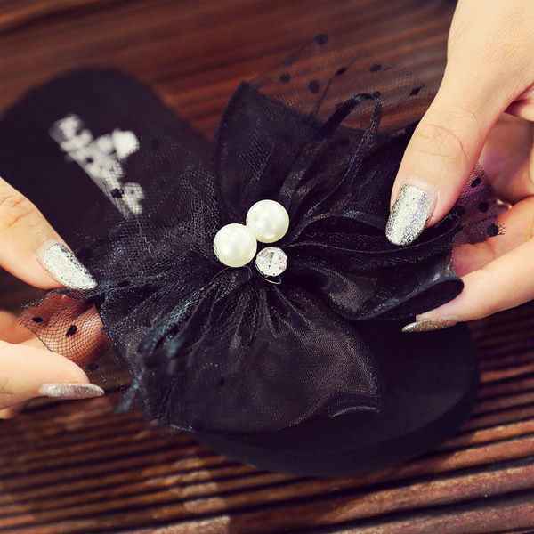 Dječje papuče za djevojčice s trakom i bisernim ukrasom