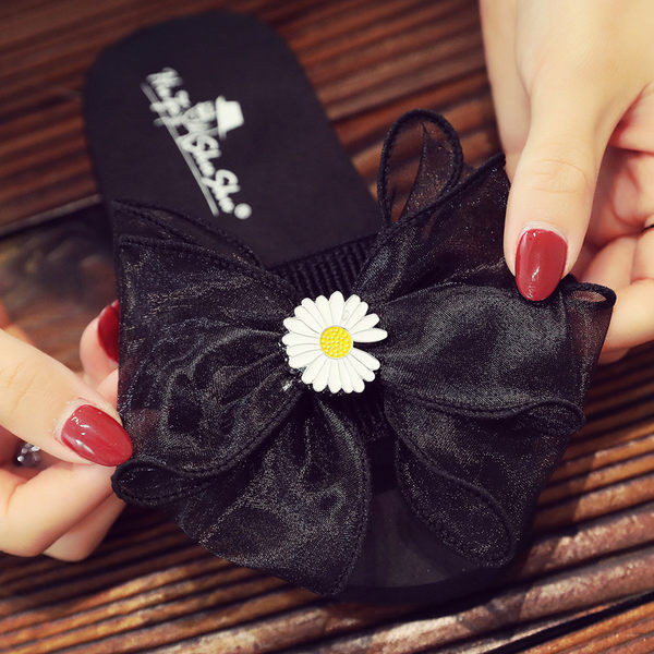 Νέο μοντέλο παντόφλες για κορίτσια με κορδέλα και μεταλλική διακόσμηση