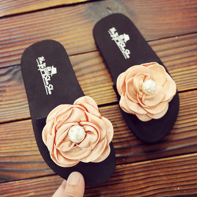 Casual παντόφλες με τρισδιάστατο στοιχείο για κορίτσια