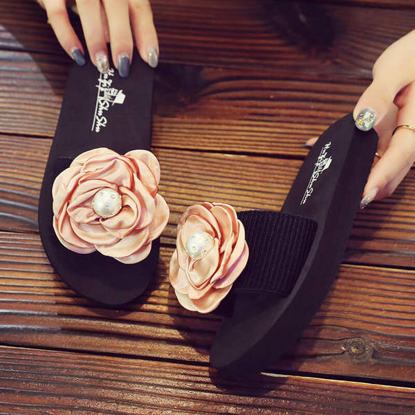 Casual παντόφλες με τρισδιάστατο στοιχείο για κορίτσια