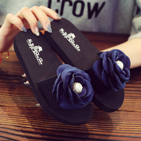 Casual παντόφλες με τρισδιάστατο στοιχείο για κορίτσια