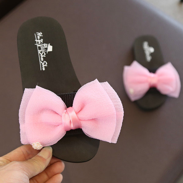 Μοντέρνες παντόφλες για κορίτσια σε διάφορα χρώματα