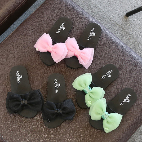 Μοντέρνες παντόφλες για κορίτσια σε διάφορα χρώματα