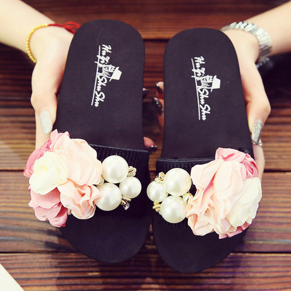 Gyermek papucs 3D virágokkal és gyöngyökkel