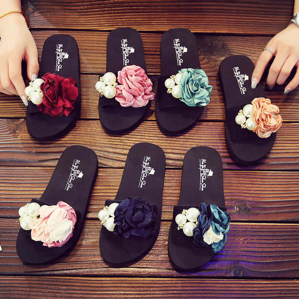 Gyermek papucs 3D virágokkal és gyöngyökkel