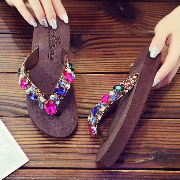 Ljetne dječje papuče s kamenčićima u boji - kroz prste