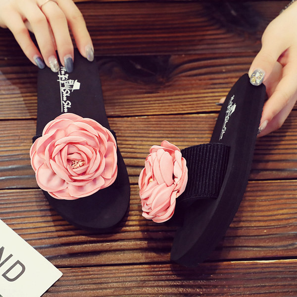 Casual παιδικές παντόφλες με τρισδιάστατο στοιχείο για κορίτσια