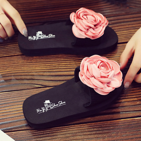 Casual παιδικές παντόφλες με τρισδιάστατο στοιχείο για κορίτσια