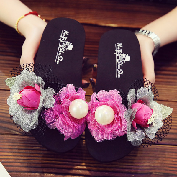 Μοντέρνες παιδικές παντόφλες για κορίτσια με 3D στοιχείο