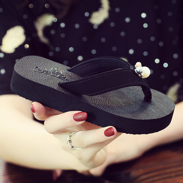 Ljetne dječje papuče s perlama kroz prste