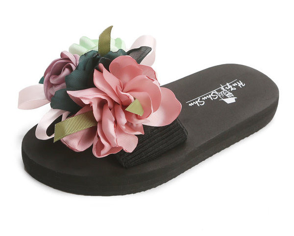 Novi model dječjih papuča sa 3D elementom za djevojčice