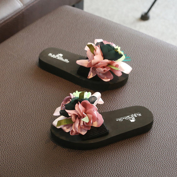 Novi model dječjih papuča sa 3D elementom za djevojčice