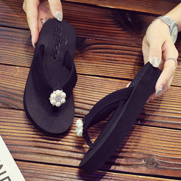 Gyönggyel ellátott, alkalmi gyerekcipő lányoknak