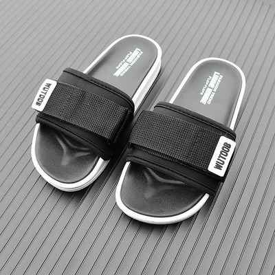 Kleebiste ja lameda tallaga lastesussid