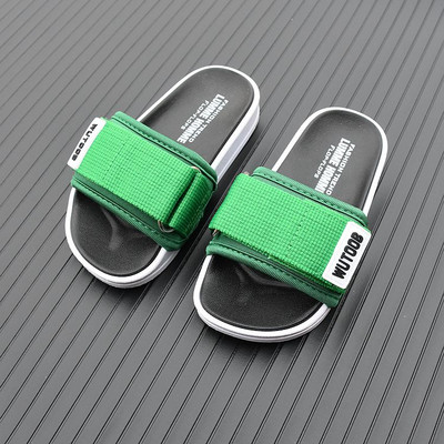 Kleebiste ja lameda tallaga lastesussid