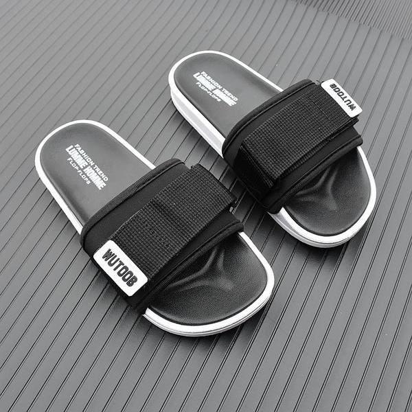 Kleebiste ja lameda tallaga lastesussid