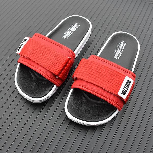 Kleebiste ja lameda tallaga lastesussid