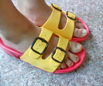 Нов модел летни чехли за момчета с равна подметка