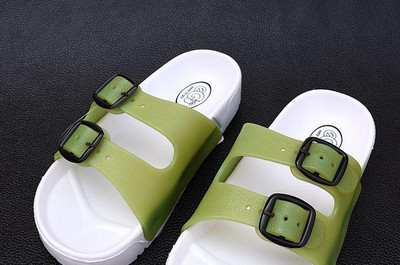 Νέο μοντέλο καλοκαιρινές παντόφλες για αγόρια με επίπεδη σόλα