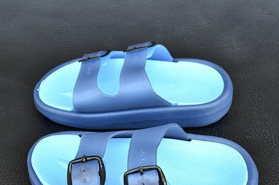 Νέο μοντέλο καλοκαιρινές παντόφλες για αγόρια με επίπεδη σόλα