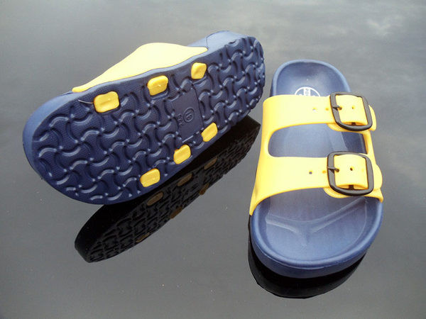 Νέο μοντέλο καλοκαιρινές παντόφλες για αγόρια με επίπεδη σόλα