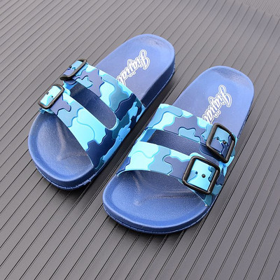 Παιδικές παντόφλες με μοτίβο παραλλαγής και αγκράφες