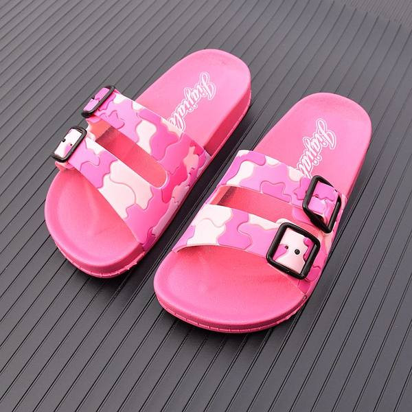 Παιδικές παντόφλες με μοτίβο παραλλαγής και αγκράφες