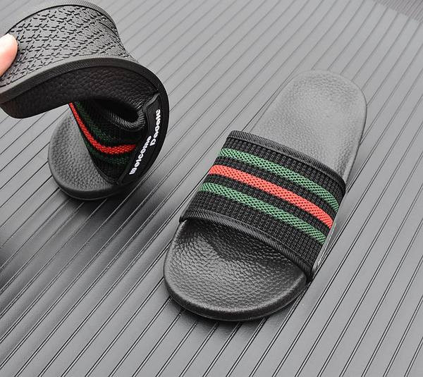 Gyermek papucs fiúknak piros és fekete színben