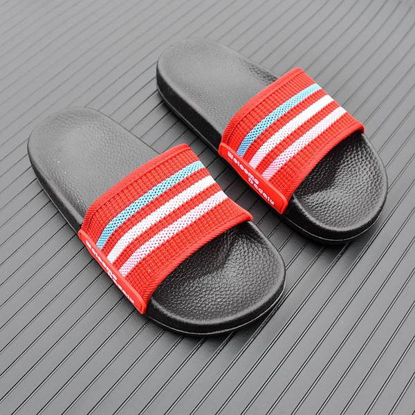 Gyermek papucs fiúknak piros és fekete színben