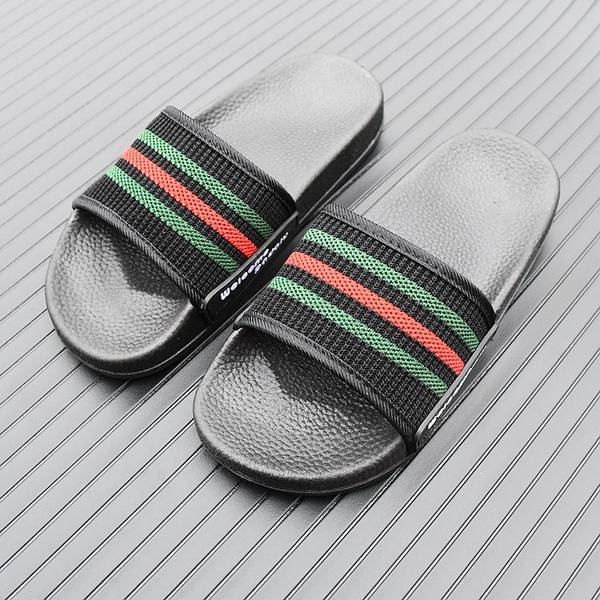 Gyermek papucs fiúknak piros és fekete színben