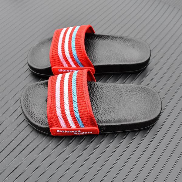 Gyermek papucs fiúknak piros és fekete színben