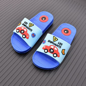 Λαστιχένιες παντόφλες σε μπλε χρώμα και απλικέ για αγόρια