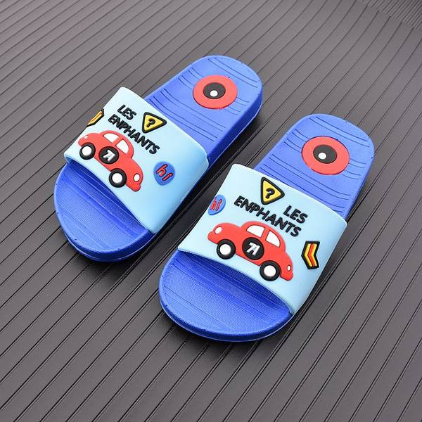 Λαστιχένιες παντόφλες σε μπλε χρώμα και απλικέ για αγόρια