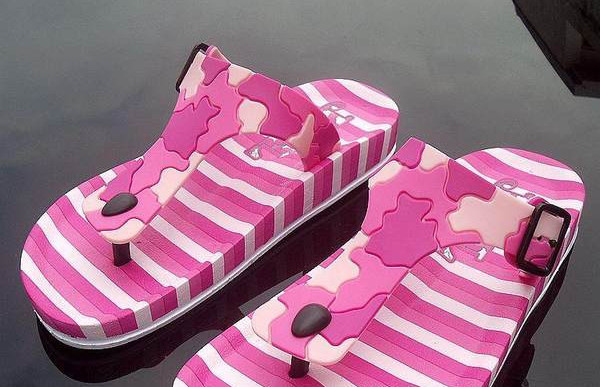 Nyári, lábujjak feletti gyermekpapucs új modellje fiúknak vagy lányoknak