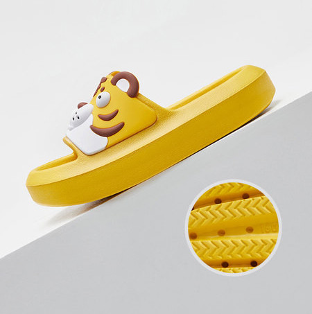Casual παιδικές παντόφλες με τρισδιάστατο στοιχείο για αγόρια