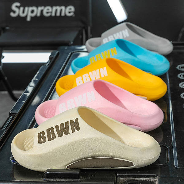 Λαστιχένιες παντόφλες με επιγραφή για παιδιά