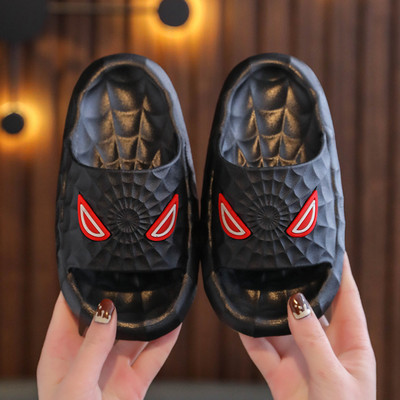 Mitmes värvitoonis aplikatsiooniga lastesussid - poistele