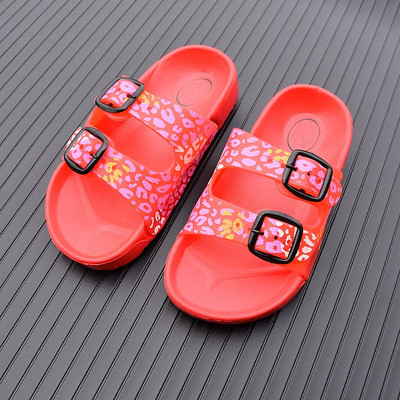 Gyermekpapucs szilikon pántokkal és csatokkal