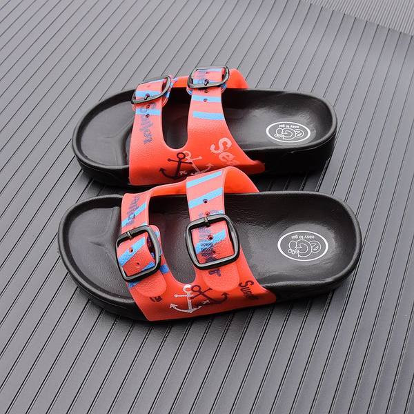 Gyermekpapucs szilikon pántokkal és csatokkal