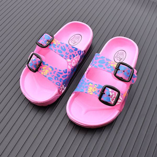 Gyermekpapucs szilikon pántokkal és csatokkal