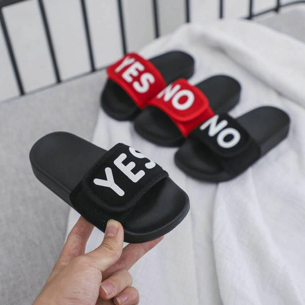 Laste sussid tekstiilist rihmade ja plastikust lukuga