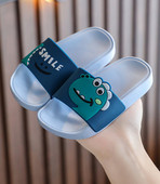 Παιδικές παντόφλες κατάλληλες για αγόρια με απλικέ