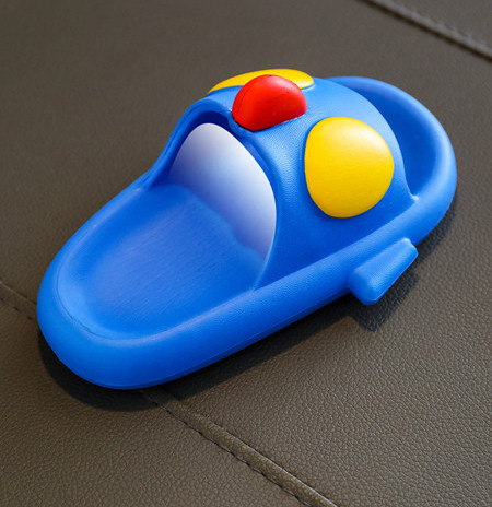 Παιδικές casual παντόφλες με απλικέ - τέσσερα χρώματα