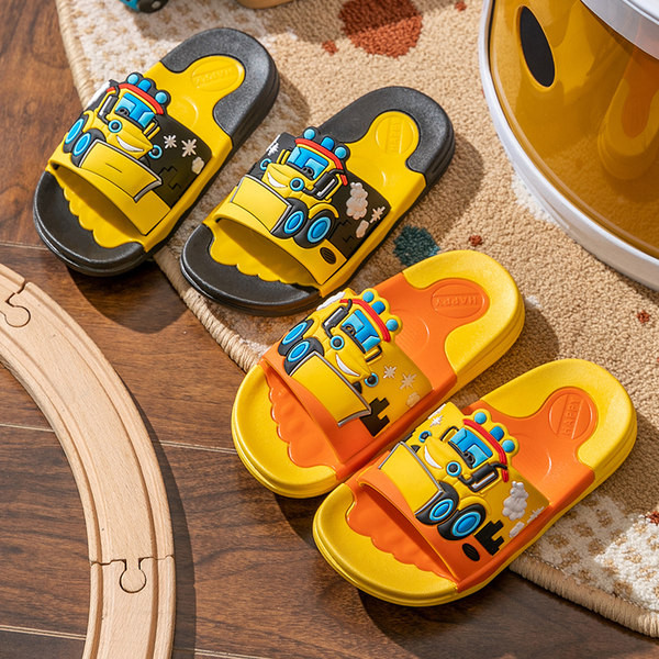 Παιδικές λαστιχένιες παντόφλες με απλικέ χρώματος