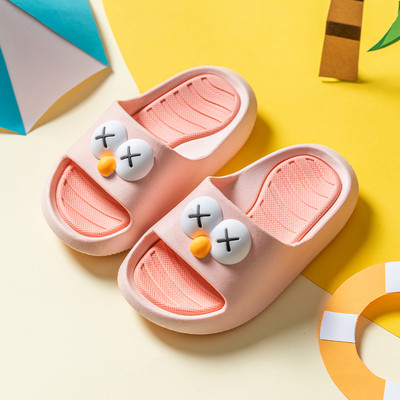 Gyermek papucs színes rátéttel és 3D elemmel