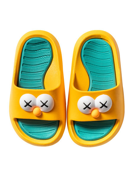 Gyermek papucs színes rátéttel és 3D elemmel