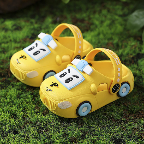 Детски гумени чехли с 3D елементи - тип кроксове